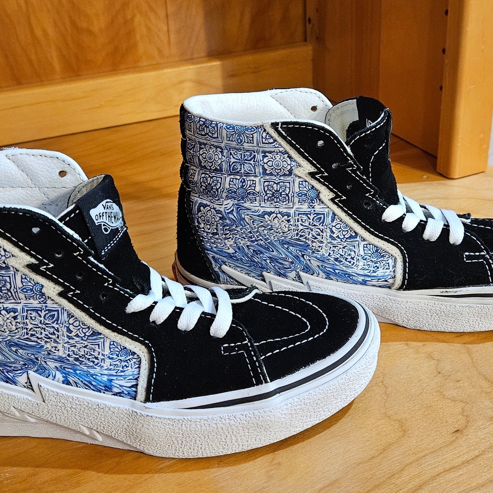 The Vans limited edition SK8-Hi Bolt Liquify Skate Shoes size 6 women/4.5 men